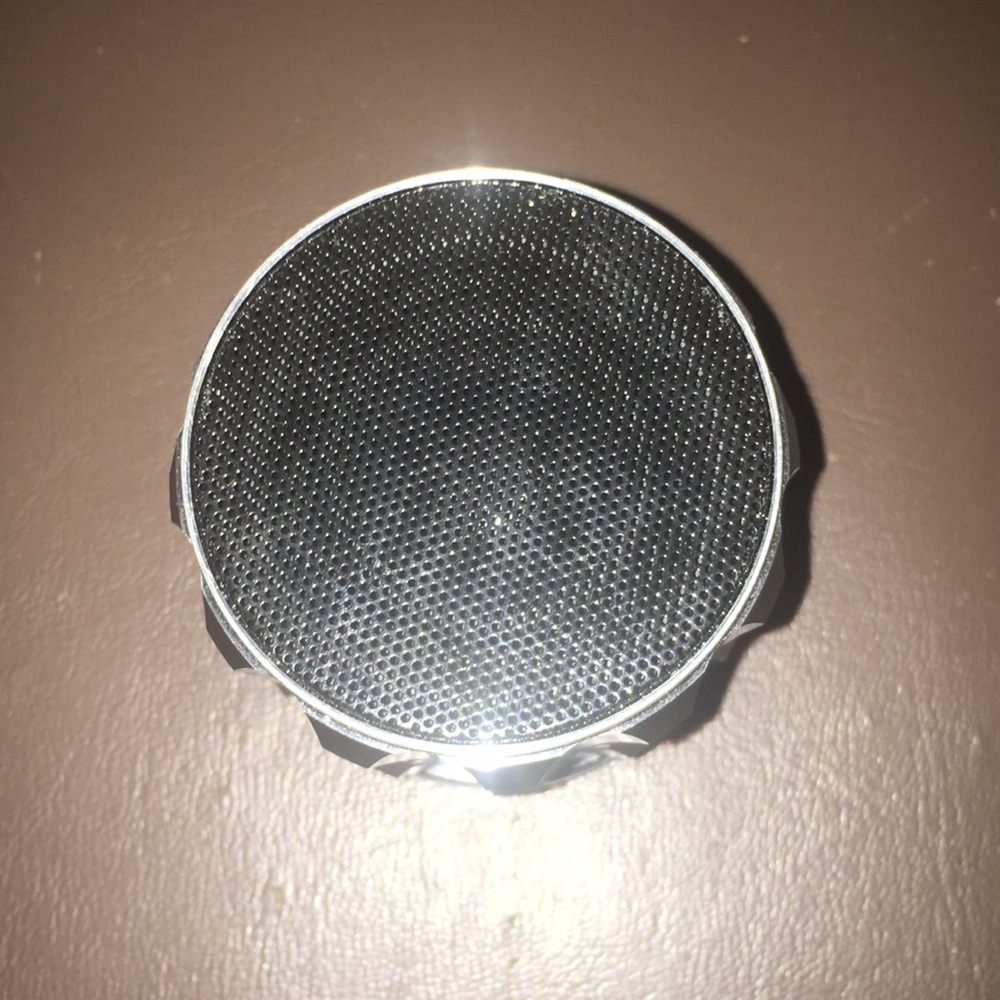 Bluetooth speaker - Picture 2 of 2